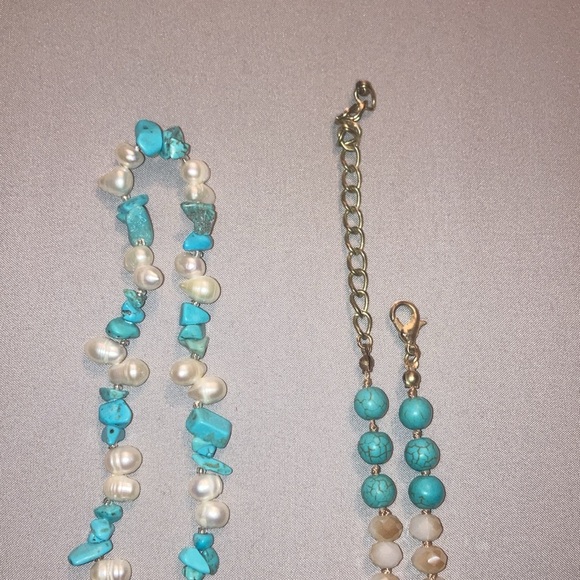 Set of two beautiful turquoise and pearl statement necklaces - Picture 5 of 5